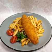 Kotlet devolay z ziemniakami i surówką